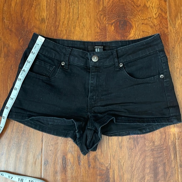 Mid-waist black jeans shorts for ladies
